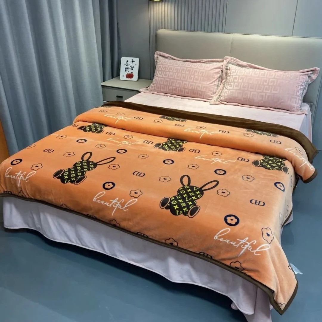 200×230橘小兔轻奢石墨烯三层夹棉发热被可机洗恒温吸湿被子