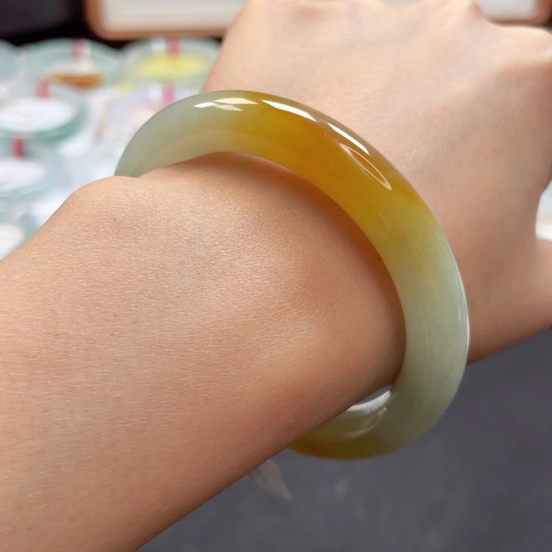 【闪购商品】翡翠手镯未镶嵌53.5冰润细腻冰糖底飘黄翡微瑕26号