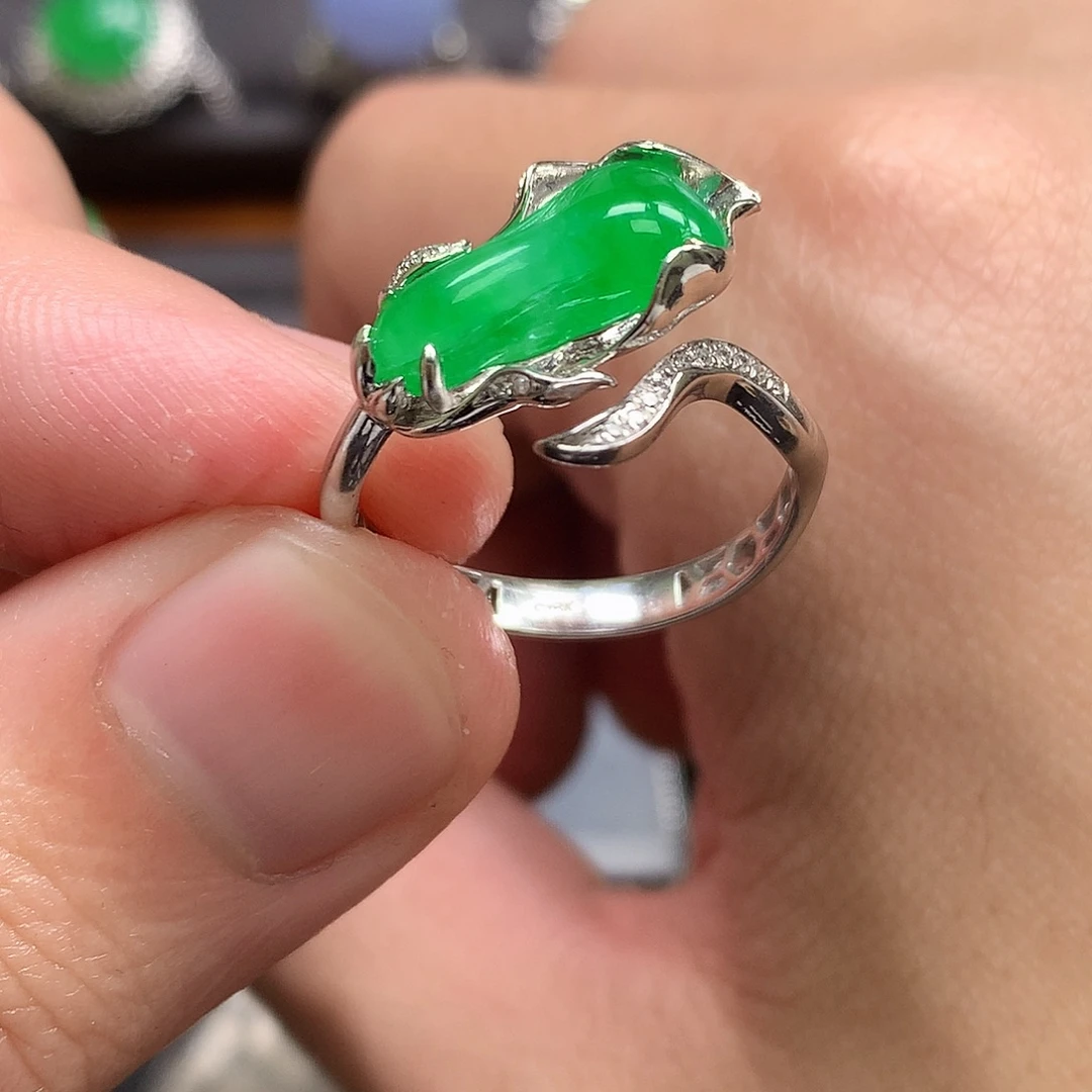 翡翠18K金镶嵌戒指