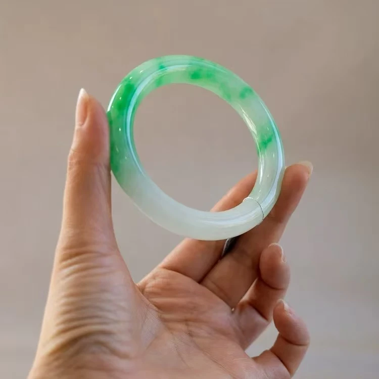 手镯时尚飘花冰种