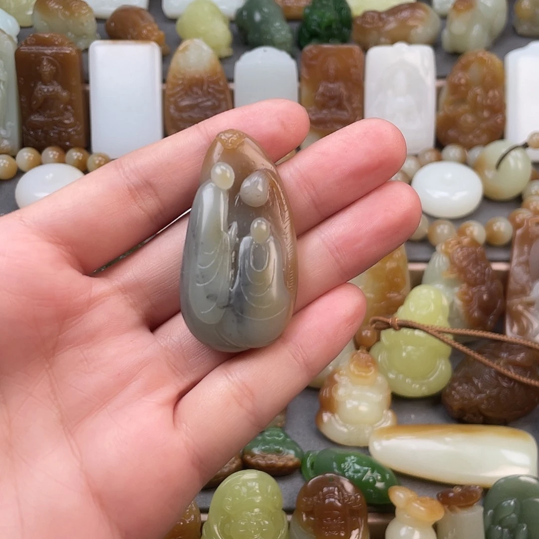 和田玉未镶嵌颈饰