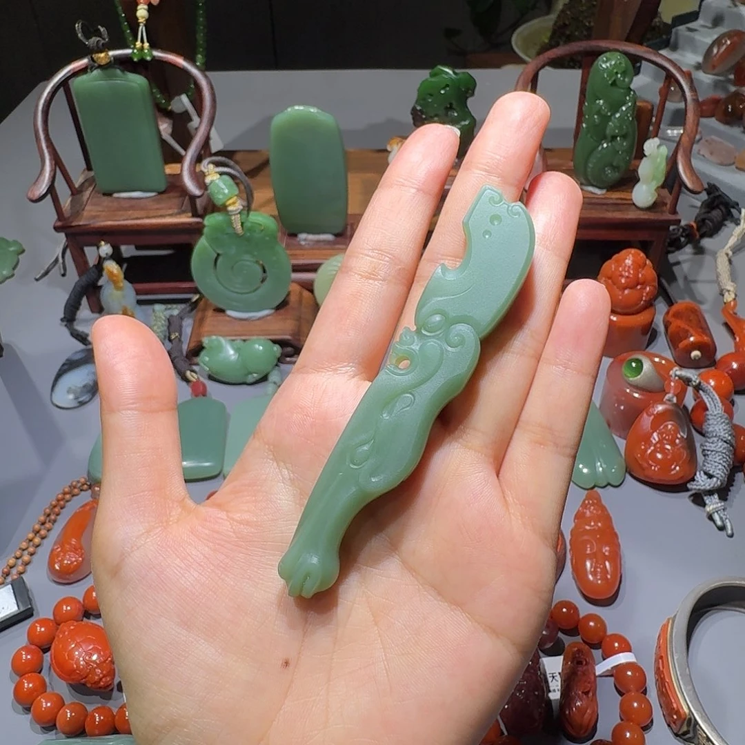 和田玉（碧玉）未镶嵌颈饰龙马精神