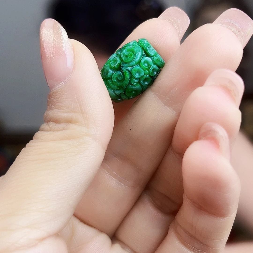 翡翠未镶嵌颈饰多样性