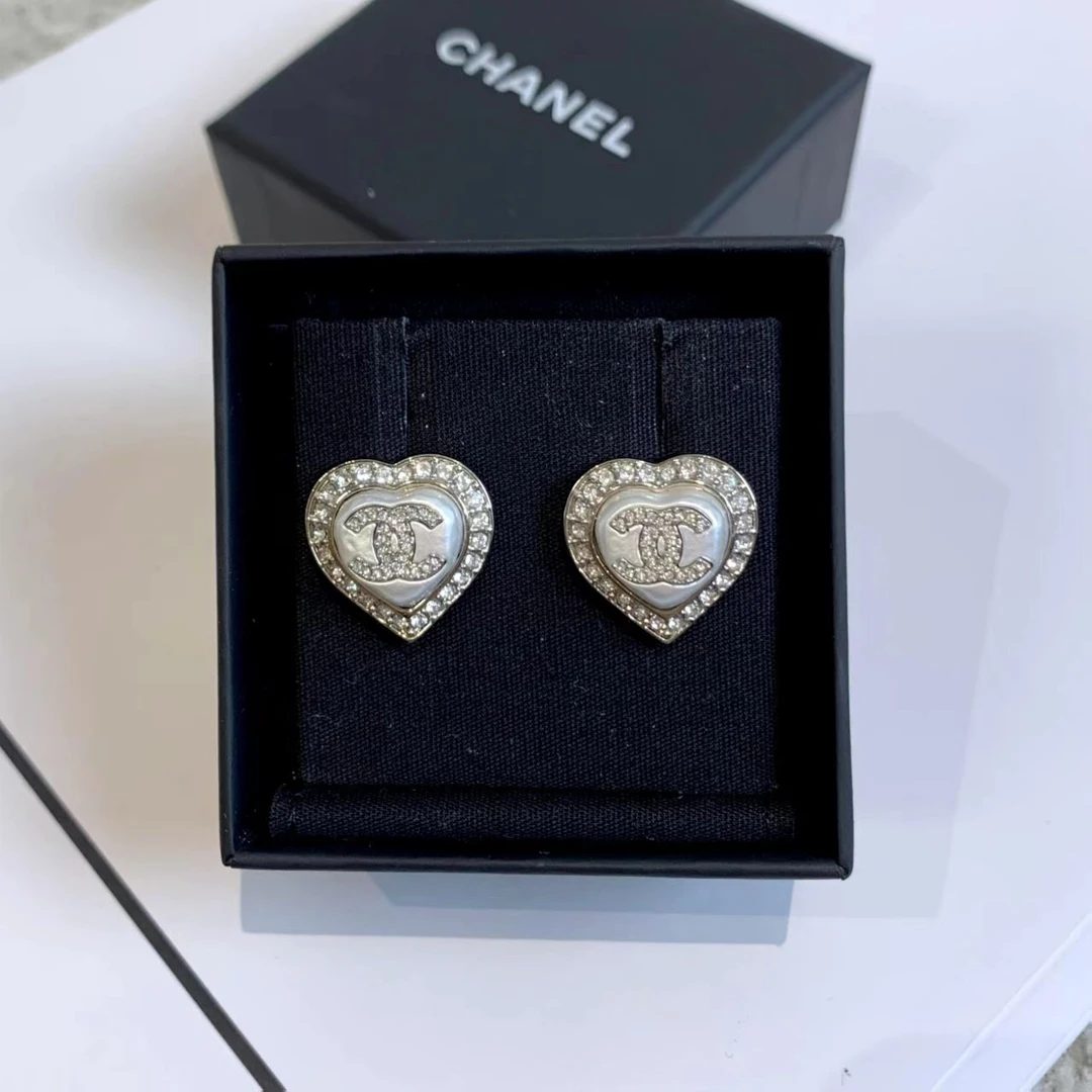 99新 Chanel/香奈儿 壹臻/23B满钻桃心耳钉  46897826
