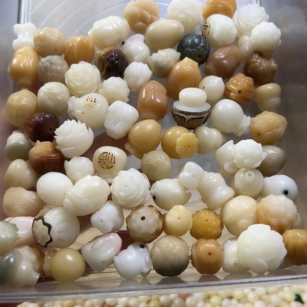 白玉菩提吊坠大配料黄8颗