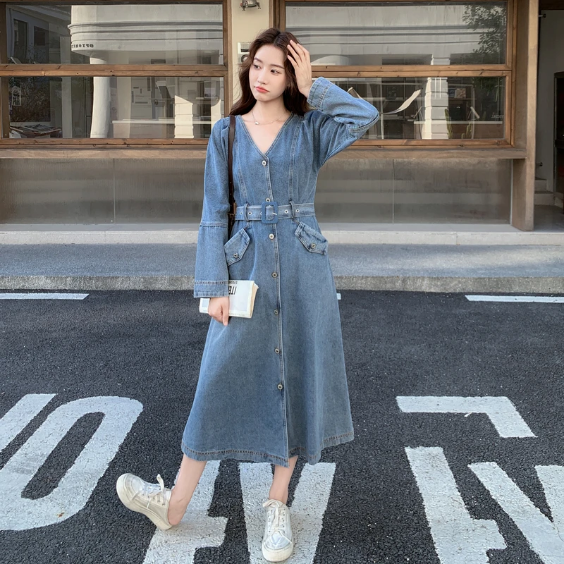 法式减龄气质V领牛仔连衣裙女春秋2025新款收腰显瘦巨好看长裙子