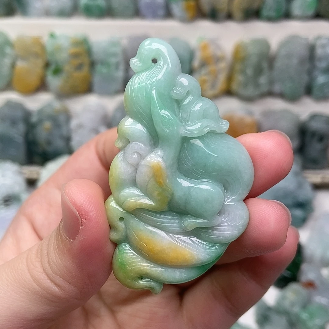 翡翠未镶嵌吊坠(赠链)