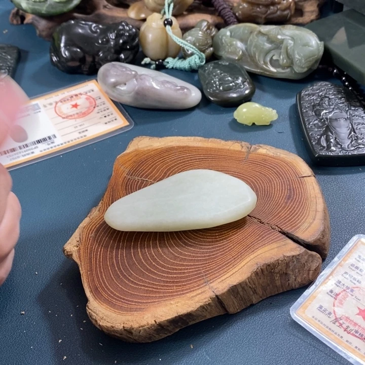和田玉（糖玉）未镶嵌挂件