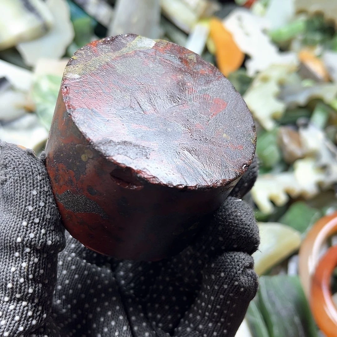 颈饰未镶嵌石英质玉