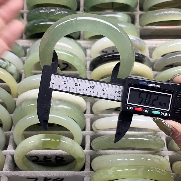 蛇纹石玉未镶嵌手镯259