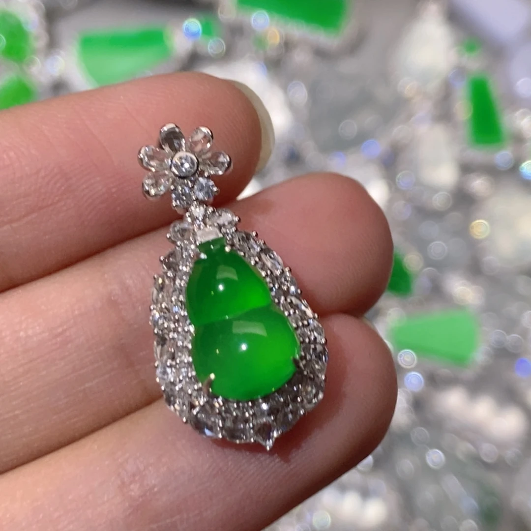 翡翠18K金镶嵌颈饰天然缅甸A货翡翠