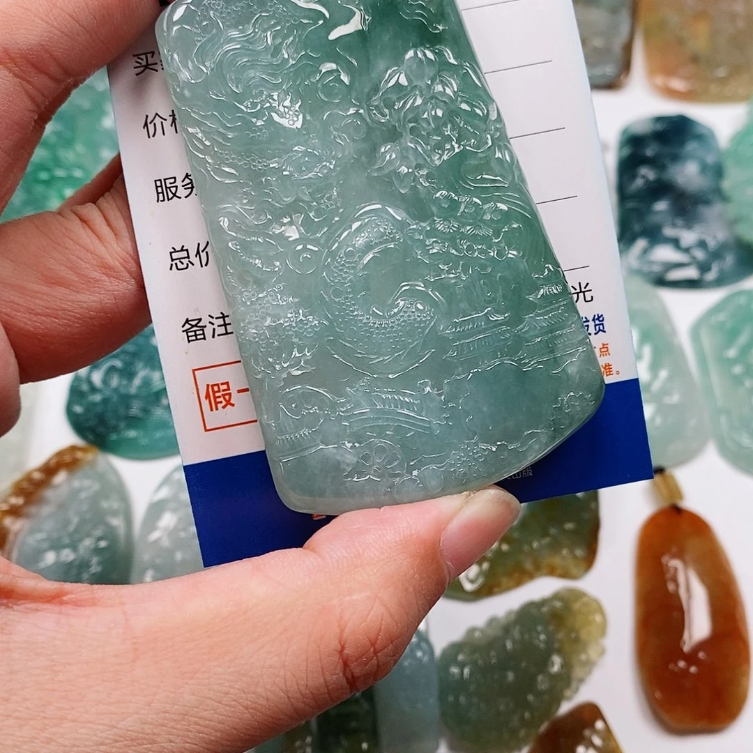 鲸***创颈饰未镶嵌翡翠山水龙牌