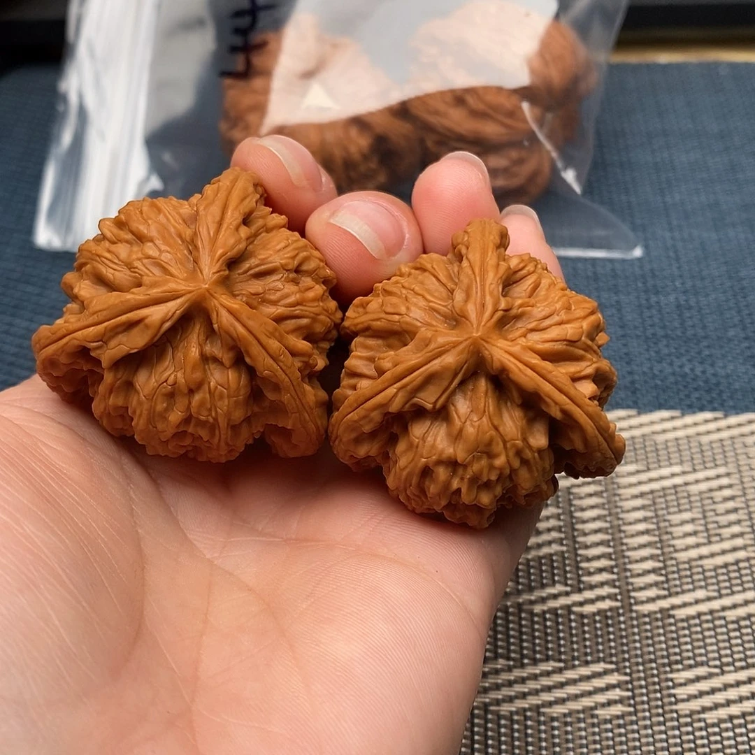 禄***禄吊坠文玩核桃三棱