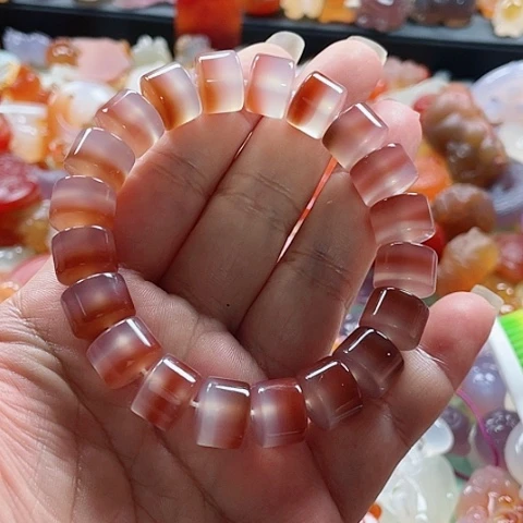 玛瑙/玉髓颈饰未镶嵌西**人