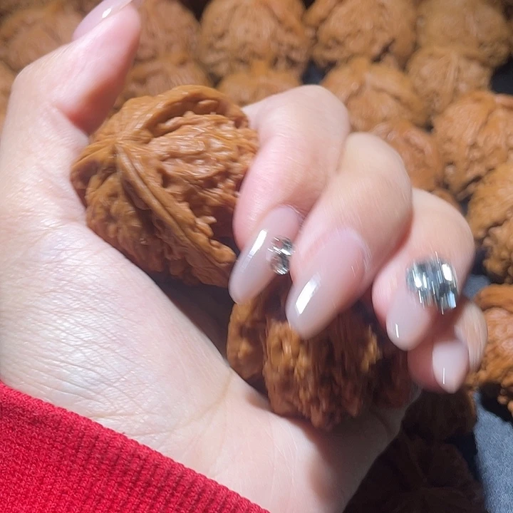 红****文玩核桃吊坠小妹三棱