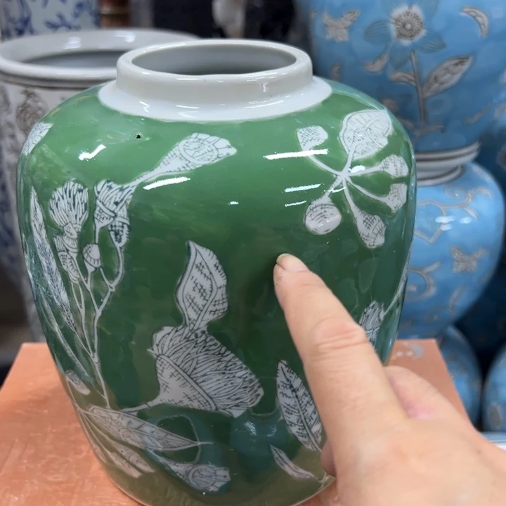 瓷片微瑕陶瓶。。。。。。。。。。。。。