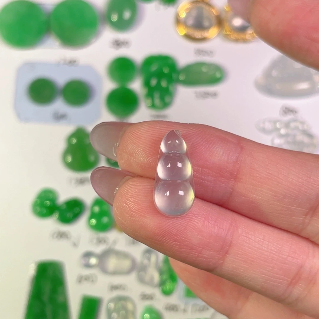 翡翠未镶嵌颈饰裸石