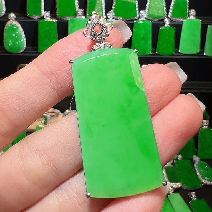 翡翠吊坠(不含链)18K金镶嵌