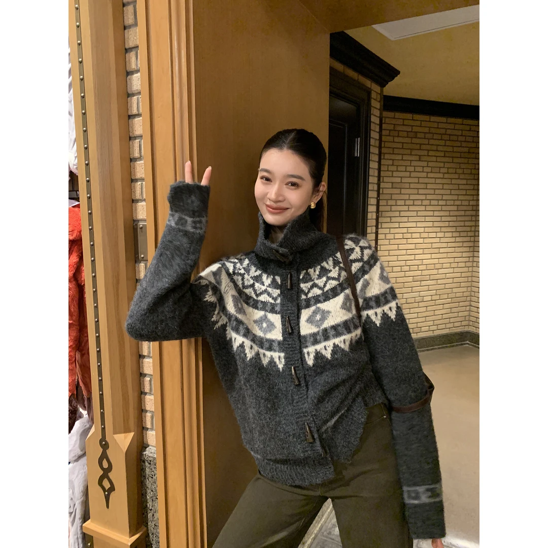 复古费尔岛提花毛衣开衫女2025春秋翻领牛角扣外套设计感针织上衣