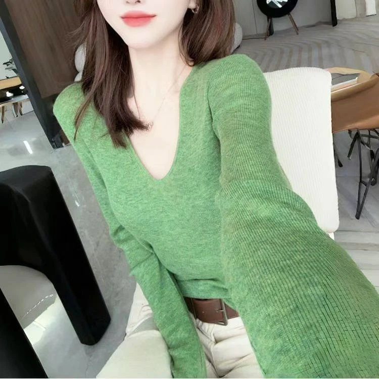 A102时尚上衣长袖针织衫女显瘦纯色休闲减龄v领设计感软糯毛衣
