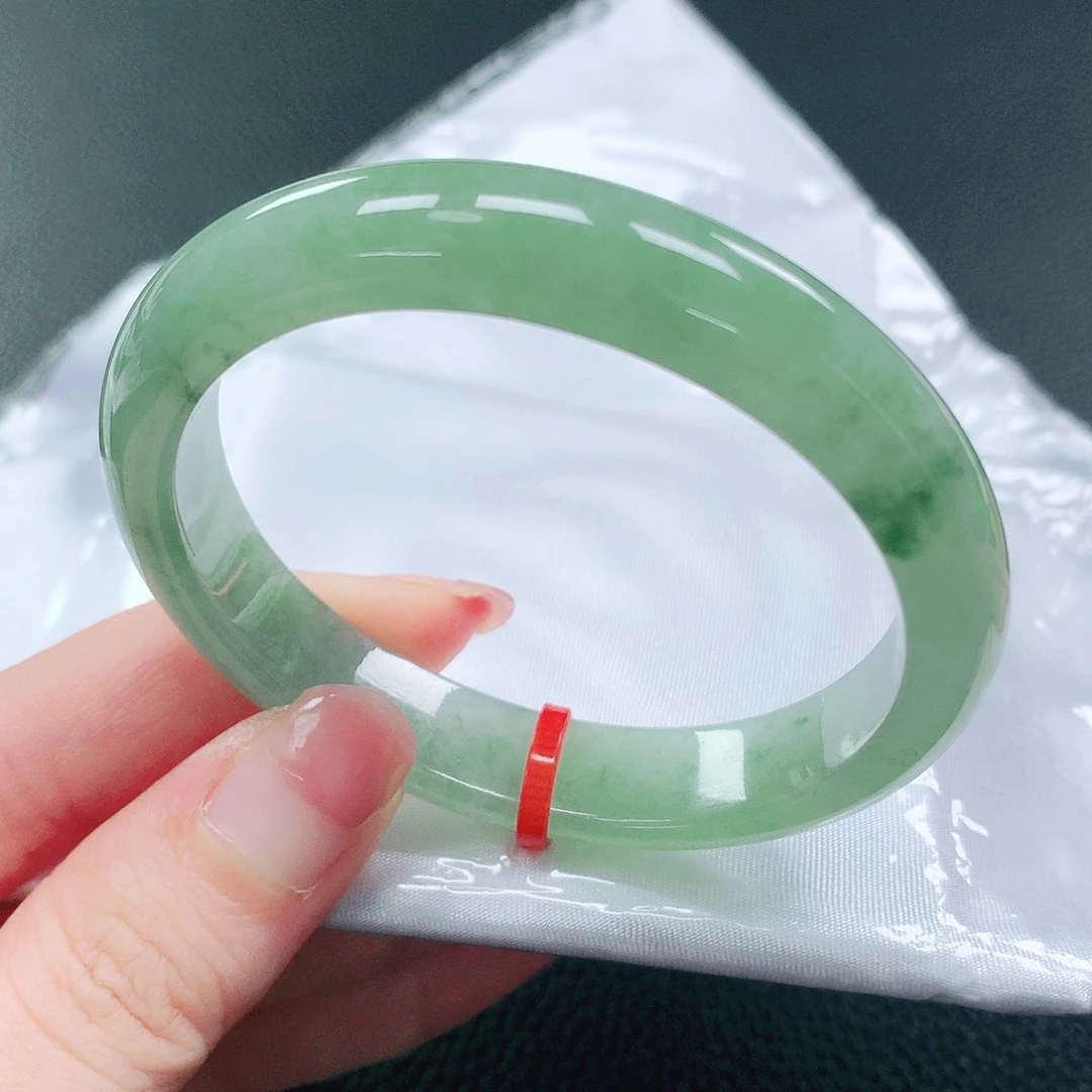 翡翠手镯未镶嵌53贵
