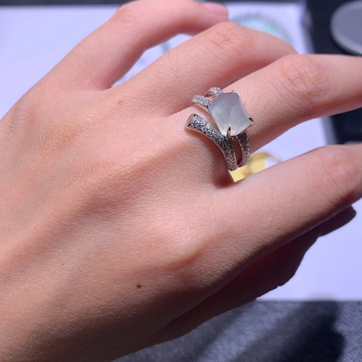 翡翠18K金镶嵌挂件