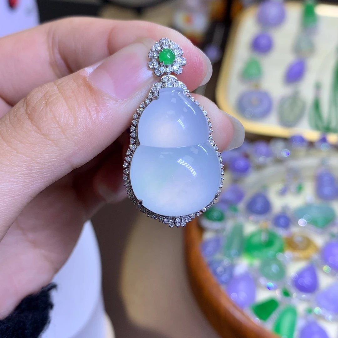 翡翠颈饰18K金镶嵌翡翠