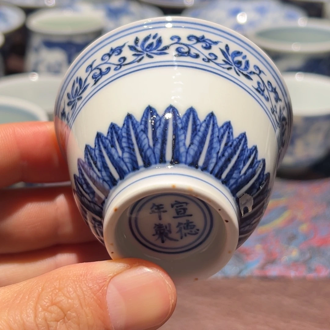 杯青花缠枝铃铛杯口径约6.8厘米