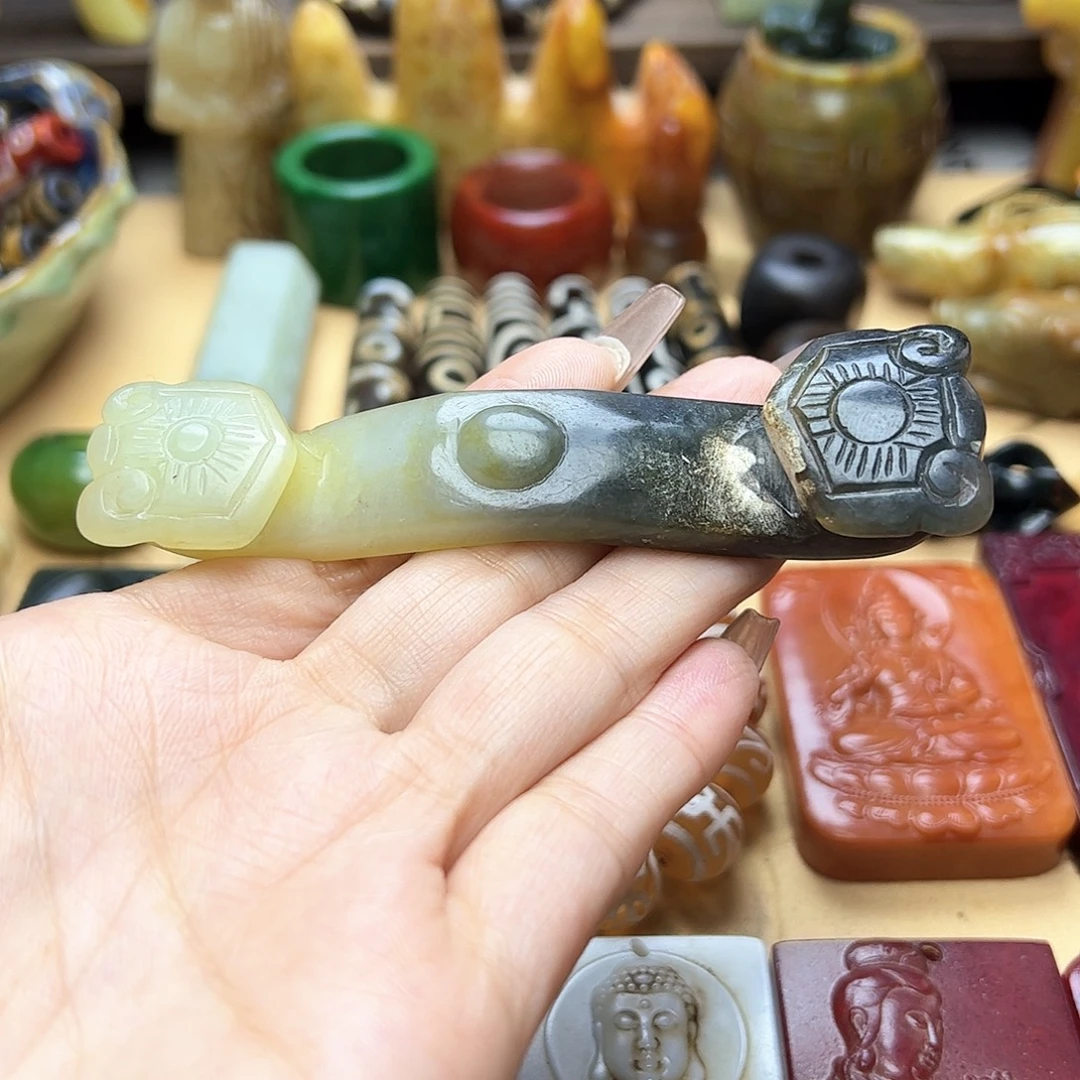 蛇纹石玉未镶嵌颈饰