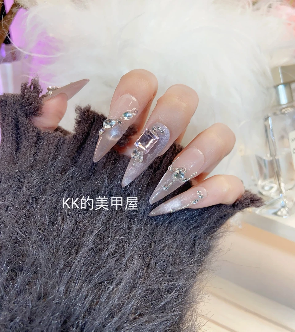 水光甜桃冰透水光粉色渐变猫眼斜边碎钻纯手工穿戴甲