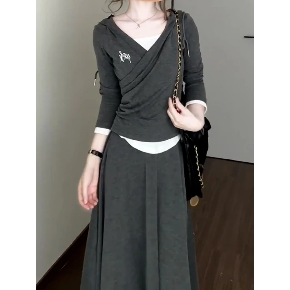 时尚洋气百搭减龄套装2025秋季新款修身显瘦假两件上衣+宽松伞裙