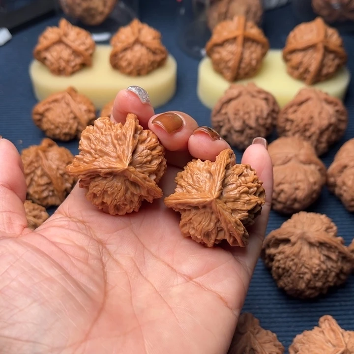 文玩核桃吊坠35盘山三棱