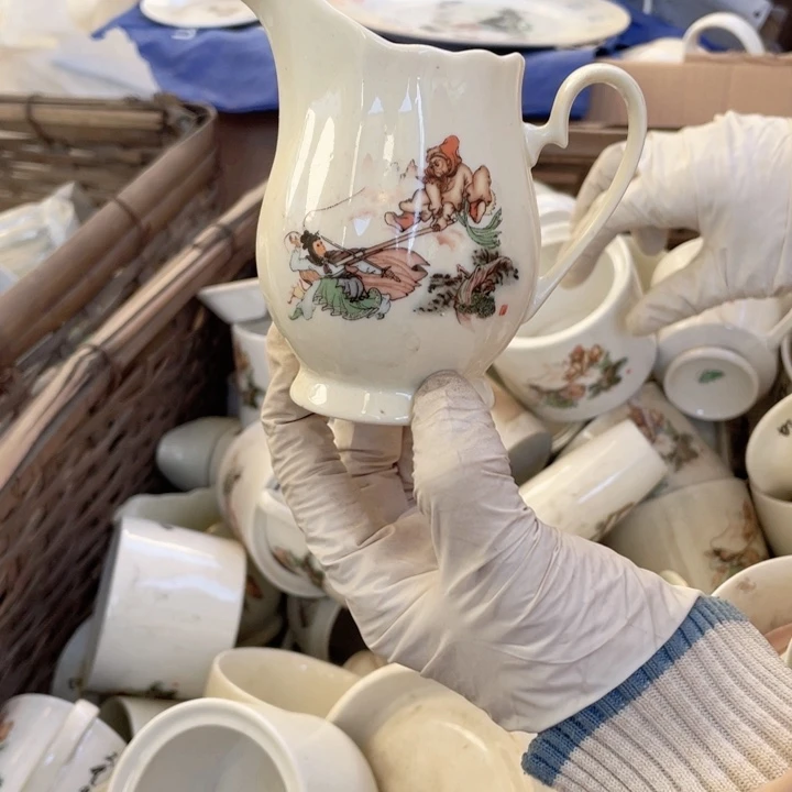 摆件陶瓷摆件工艺品。