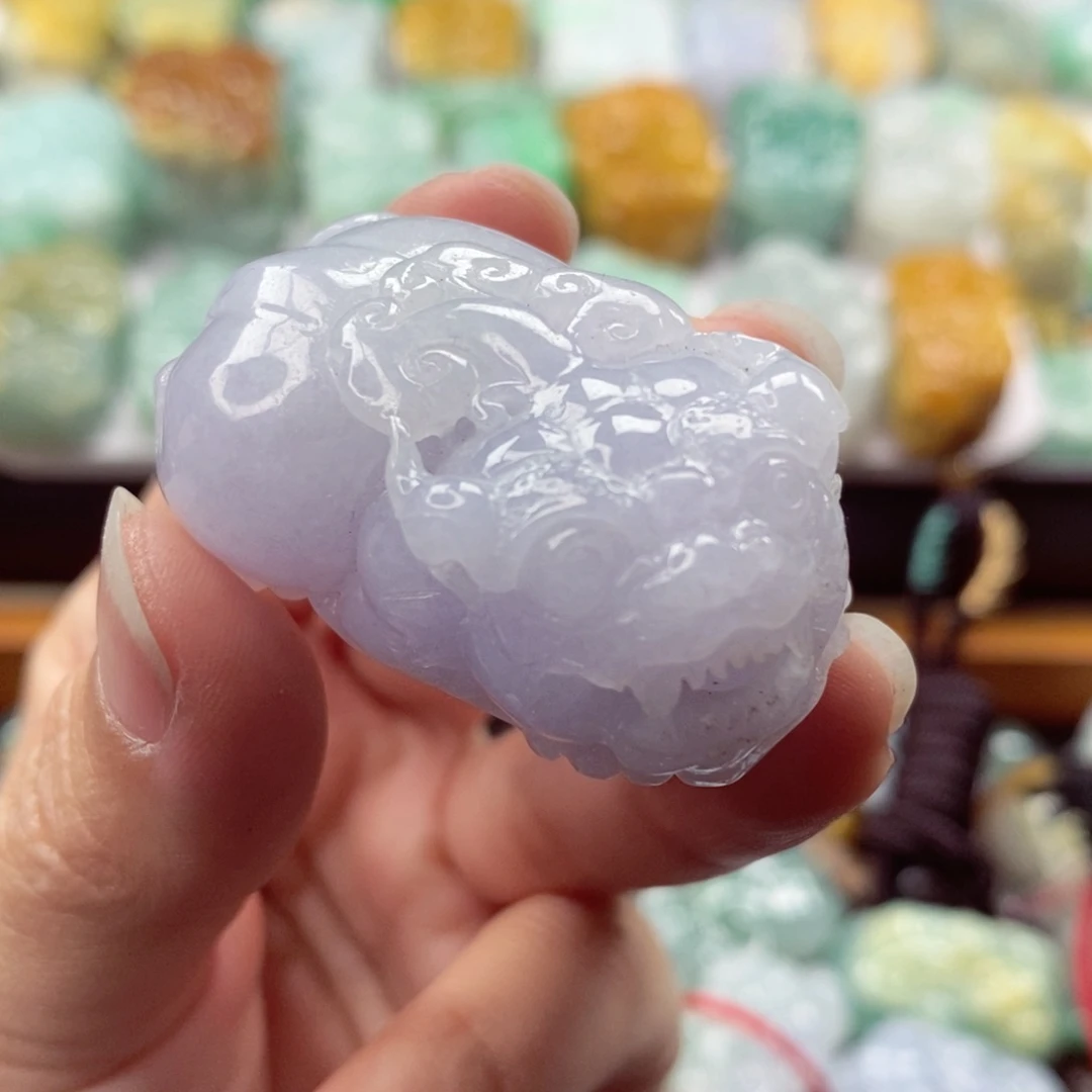 翡翠未镶嵌颈饰貔貅