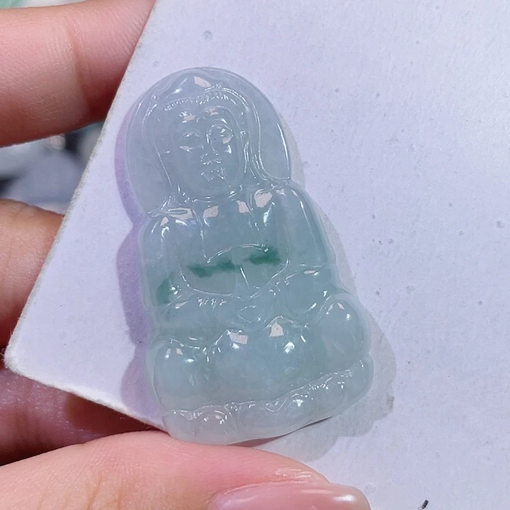 翡翠未镶嵌颈饰观音