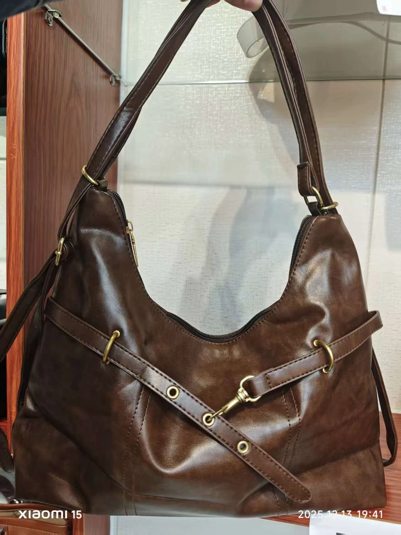 托特包单根简约风磁扣软面双肩包棕色休闲