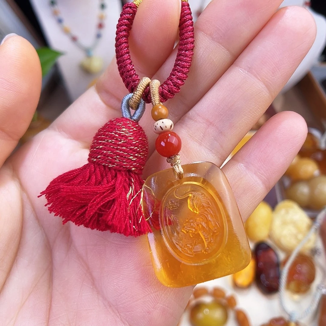 未镶嵌琥珀珠宝奇石