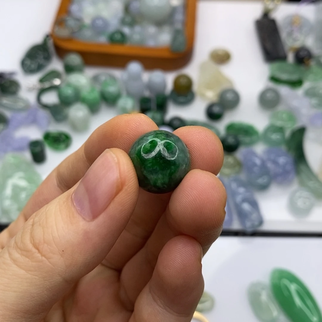 雪***檬翡翠未镶嵌颈饰珠