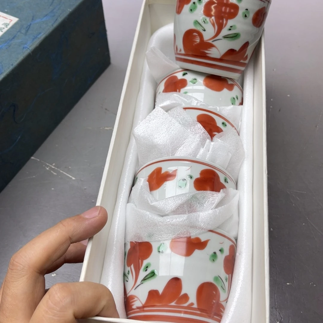 瓷片密密麻麻地铺满一
