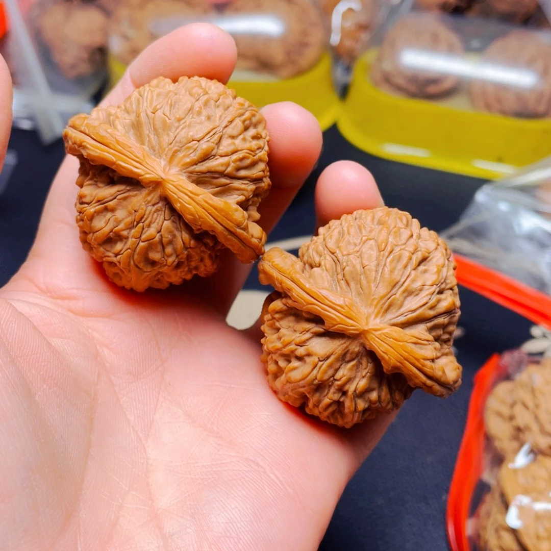 吊坠文玩核桃闷白一对