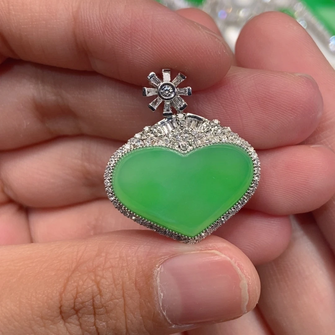 翡翠18K金镶嵌颈饰天然缅甸A货翡翠