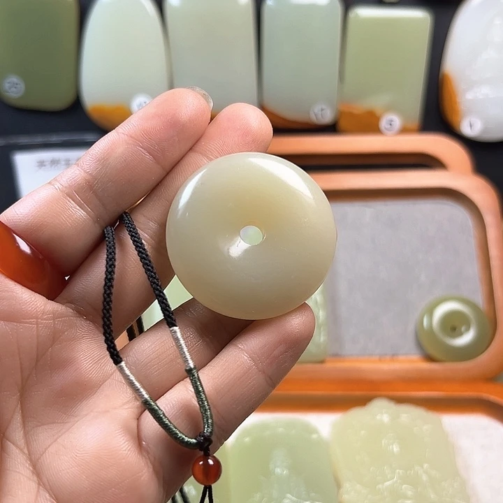 平***人玉昆仑山脉方解玉石