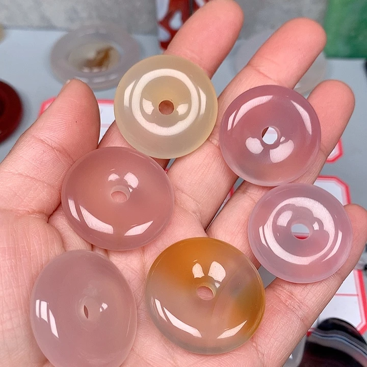 泽***0玛瑙/玉髓未镶嵌颈饰