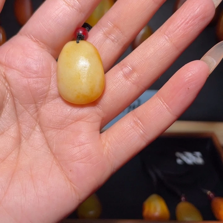 规***求颈饰未镶嵌和田玉