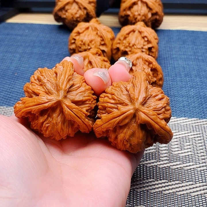 人***哥文玩核桃吊坠三棱