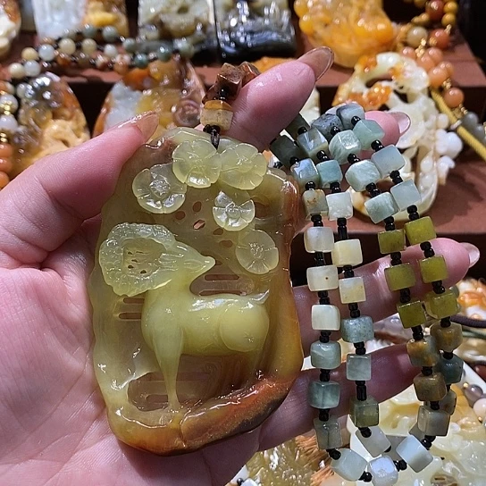 蛇纹石玉未镶嵌颈饰