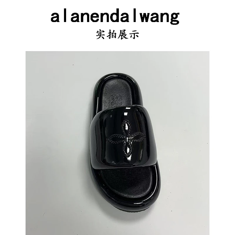 【老周手工女鞋】新款时尚百搭黑色亮面皮厚底露趾一字拖外穿平底