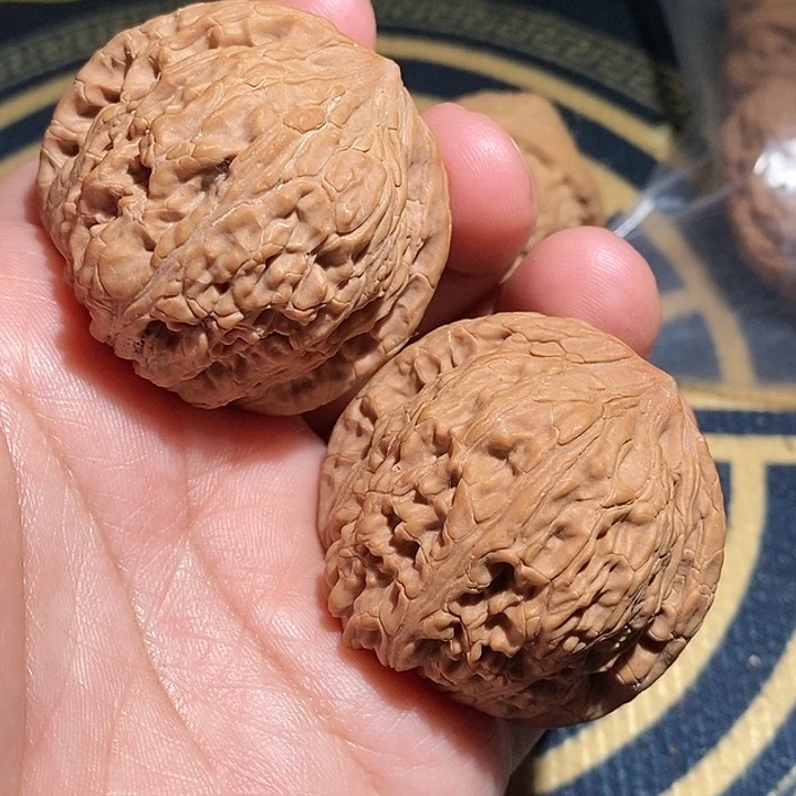 【闪购商品】文玩核桃吊坠平谷绣球