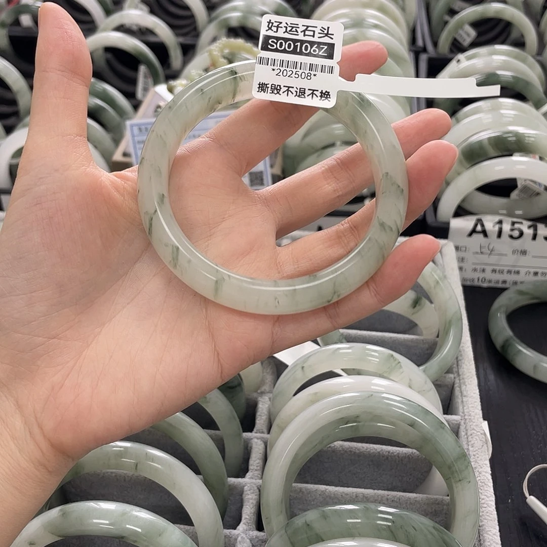 未镶嵌手镯石英质玉