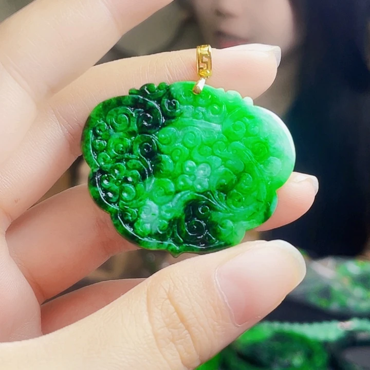 翡翠18K金镶嵌颈饰多样性